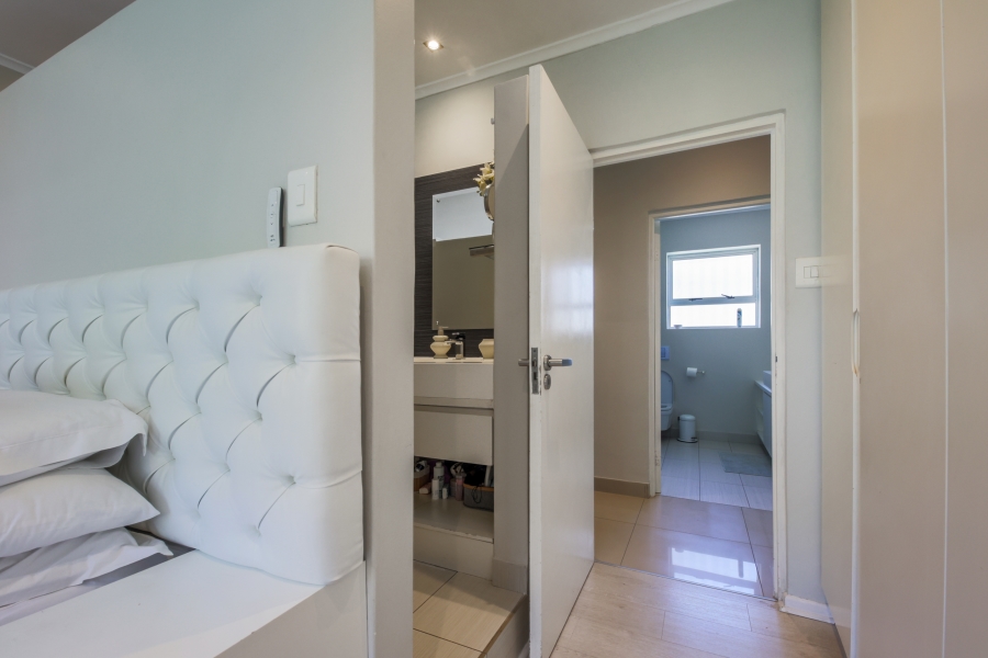 To Let 2 Bedroom Property for Rent in Sea Point Western Cape
